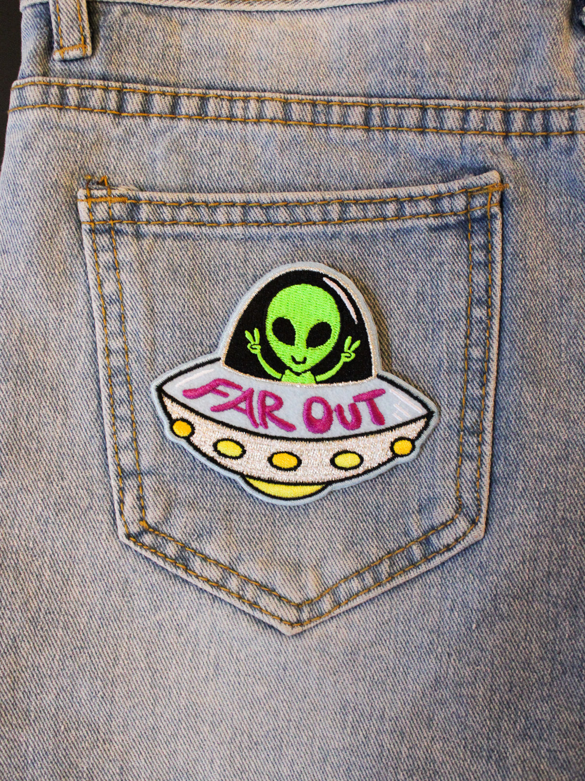 cute 90&#39;s alien in a ufo patch 