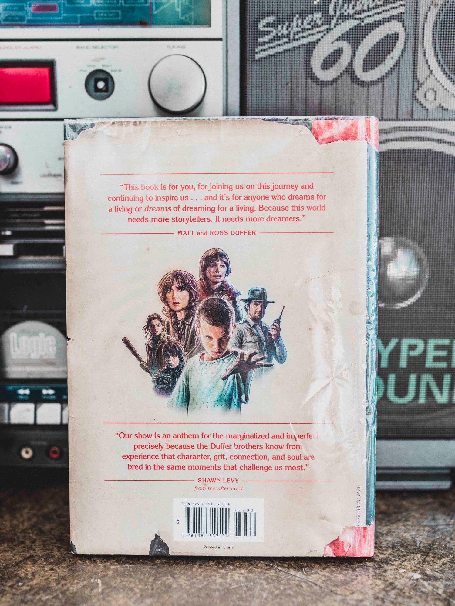 Spot stranger things: an upside-down world official art book